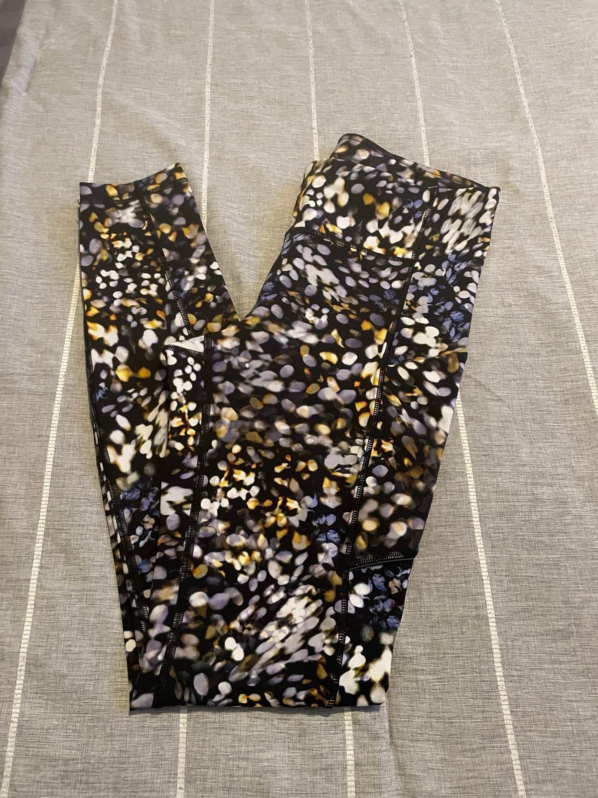Lululemon Speed Up Tight 28”Full On Luxtreme Metropolis Glow Multi Size 8