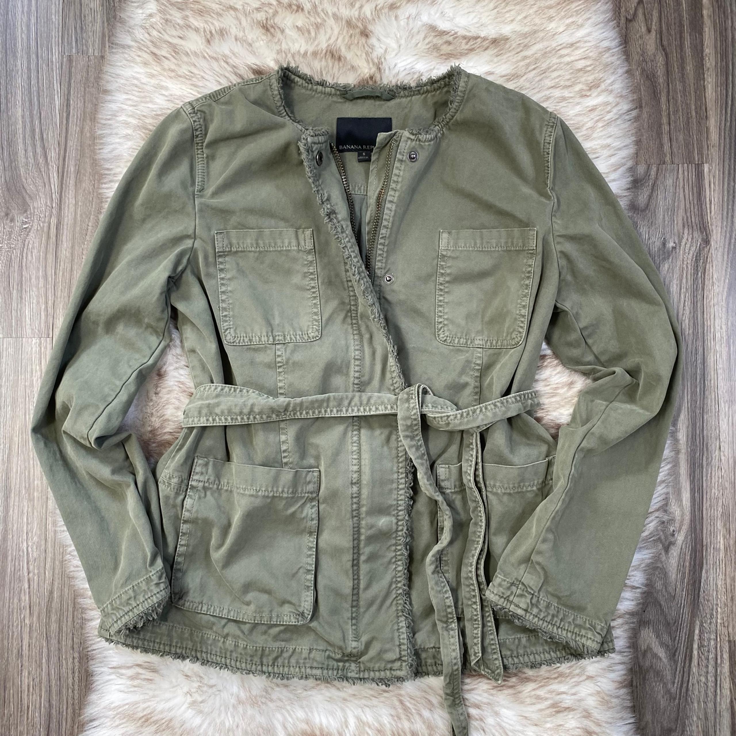 BANANA REPUBLIC Womens Utility
Military Safari cargo Jacket Olive Army
Green