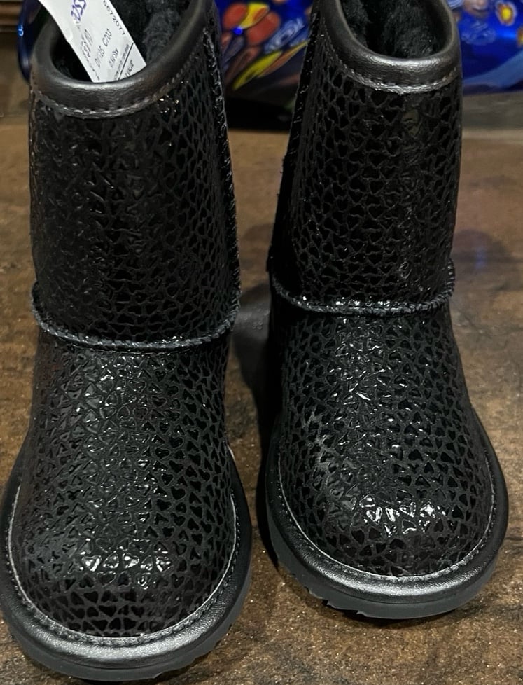 UGG Kids Classic II Gel Hearts Boots Black