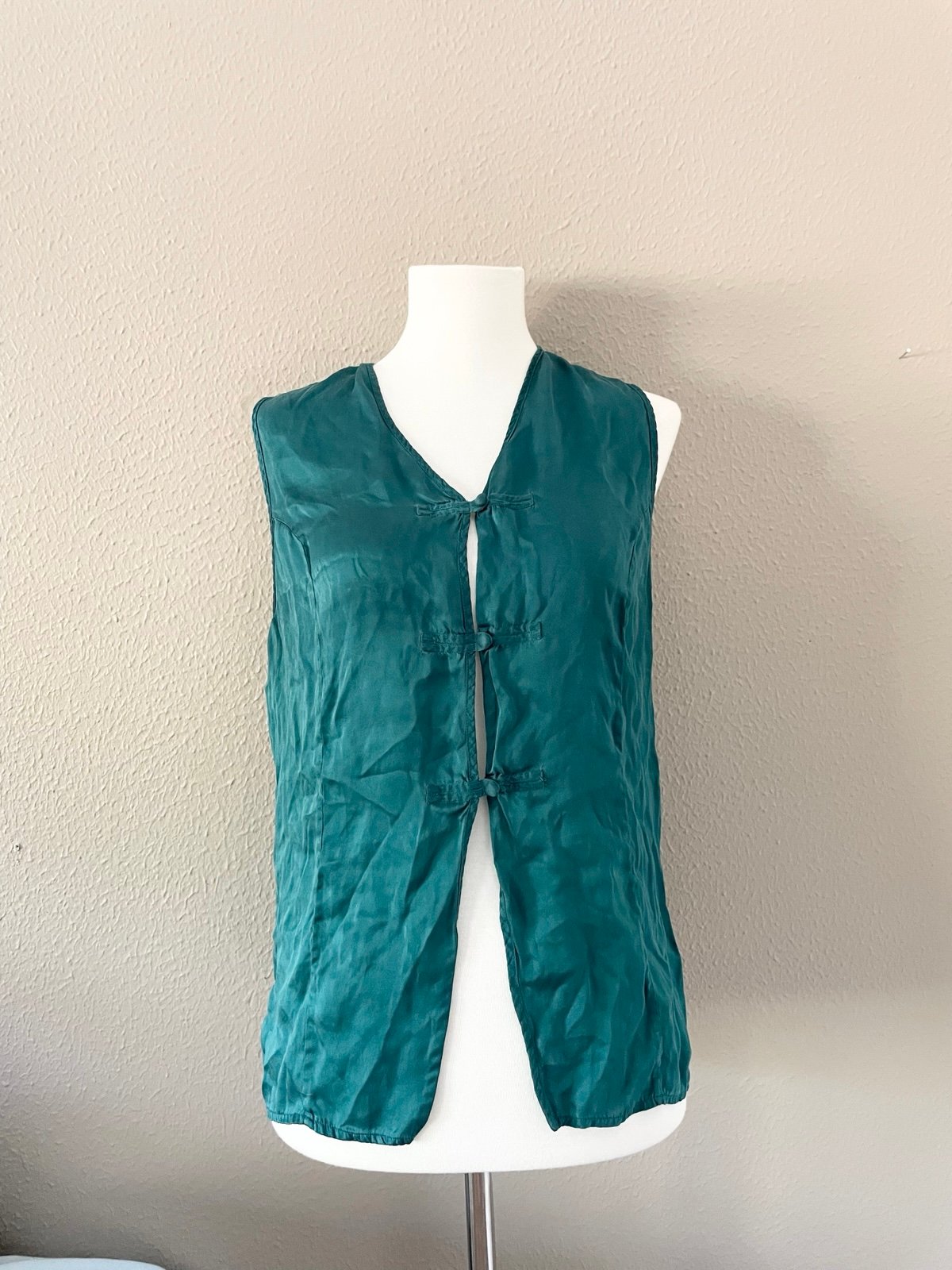 Vintage Victoria’s Secret silk tie front top