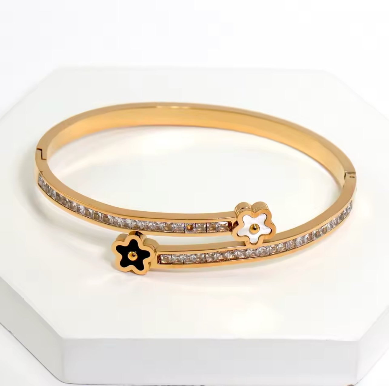 New Stainless Steel Black White Fourleaf Clover Inlaid Zirconium Bracelet