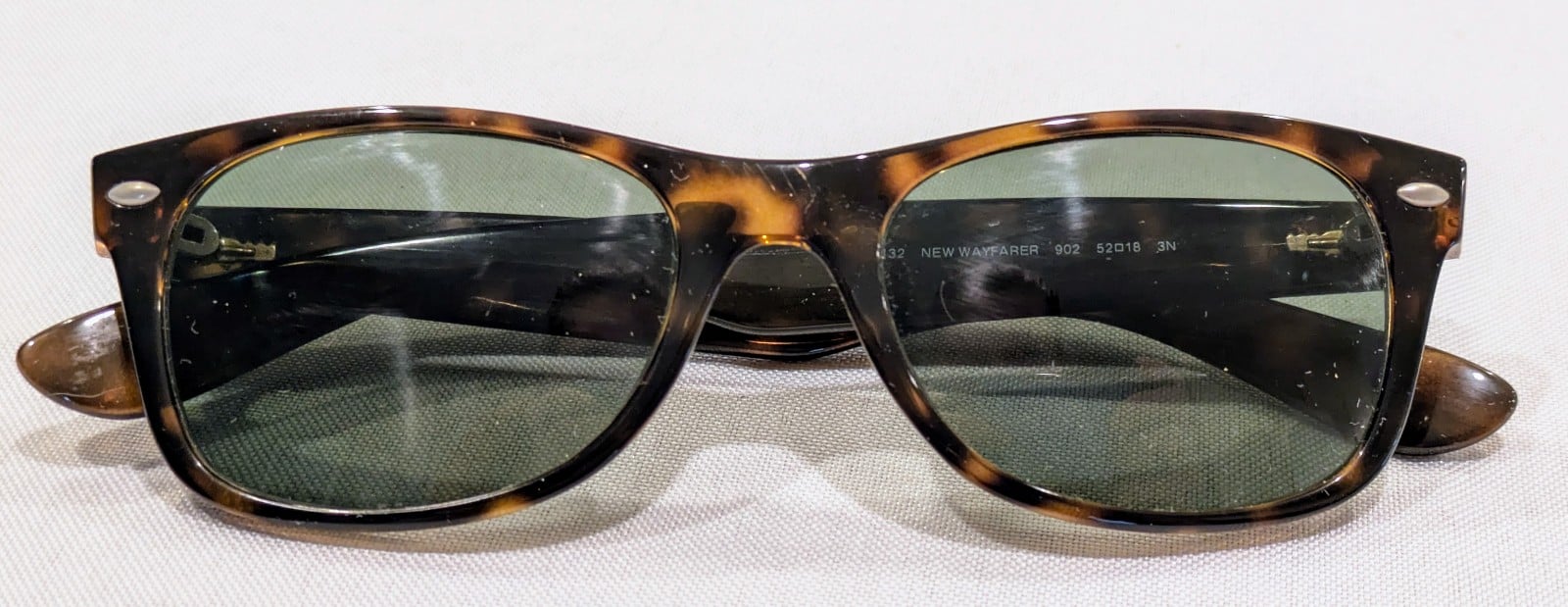 Made in Italy! Ray-Ban NEW WAYFARER RB2132 Sunglasses 52/18-3N, Case, Extras