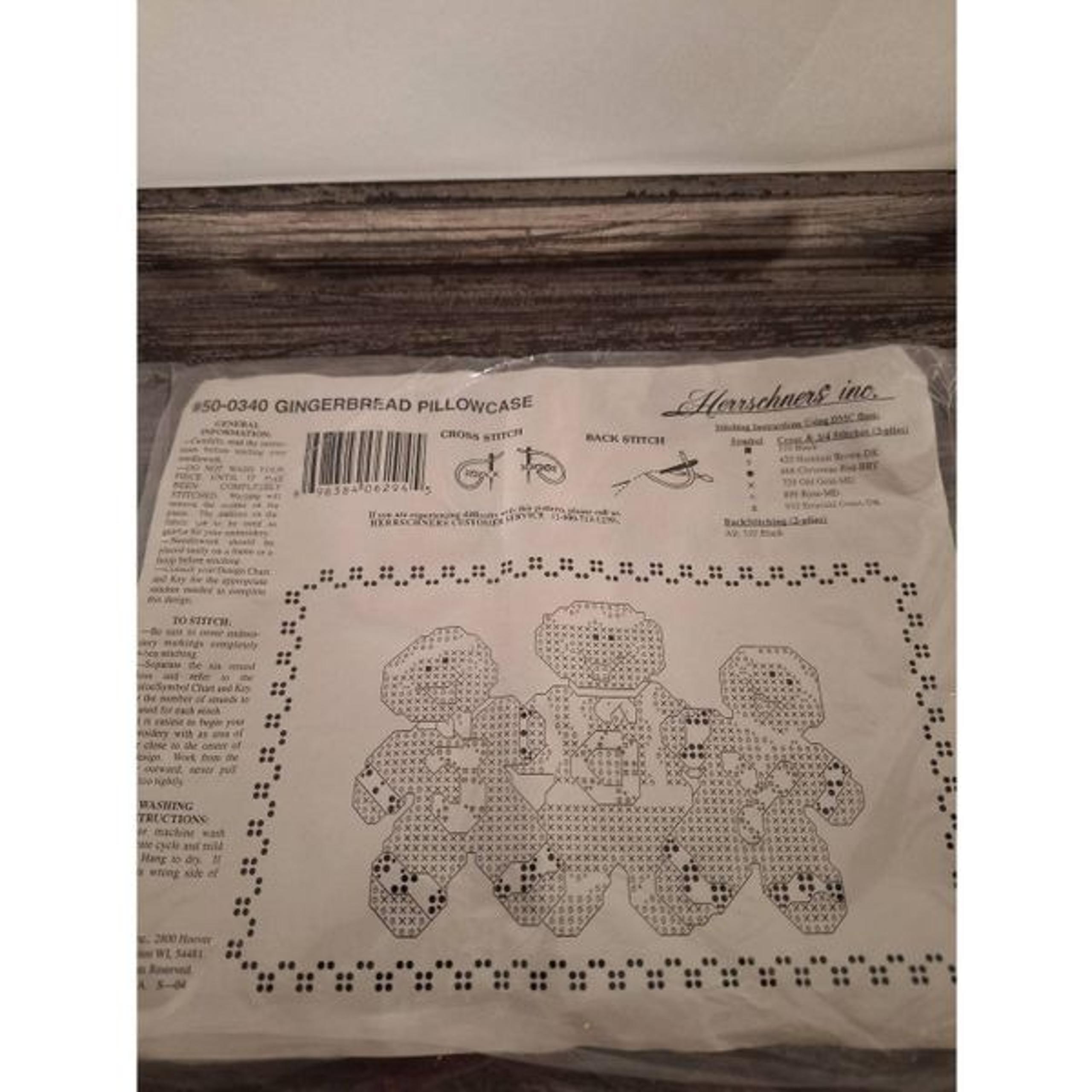 Herrschners Gingerbread Cross Stitch Pillowcase Pair #50-0340 NEW w/ floss