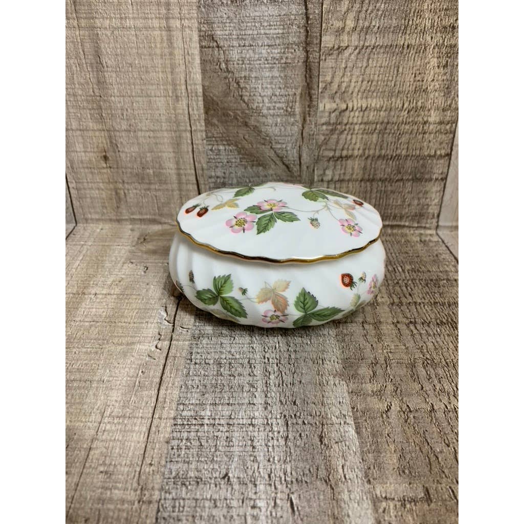 up to 70% off Strawberry Wild Wedgwood Oval China Bone British Box Jewelry Home up to 70% off Strawberry Wild Wedgwood Oval China Bone British Box Jewelry Home