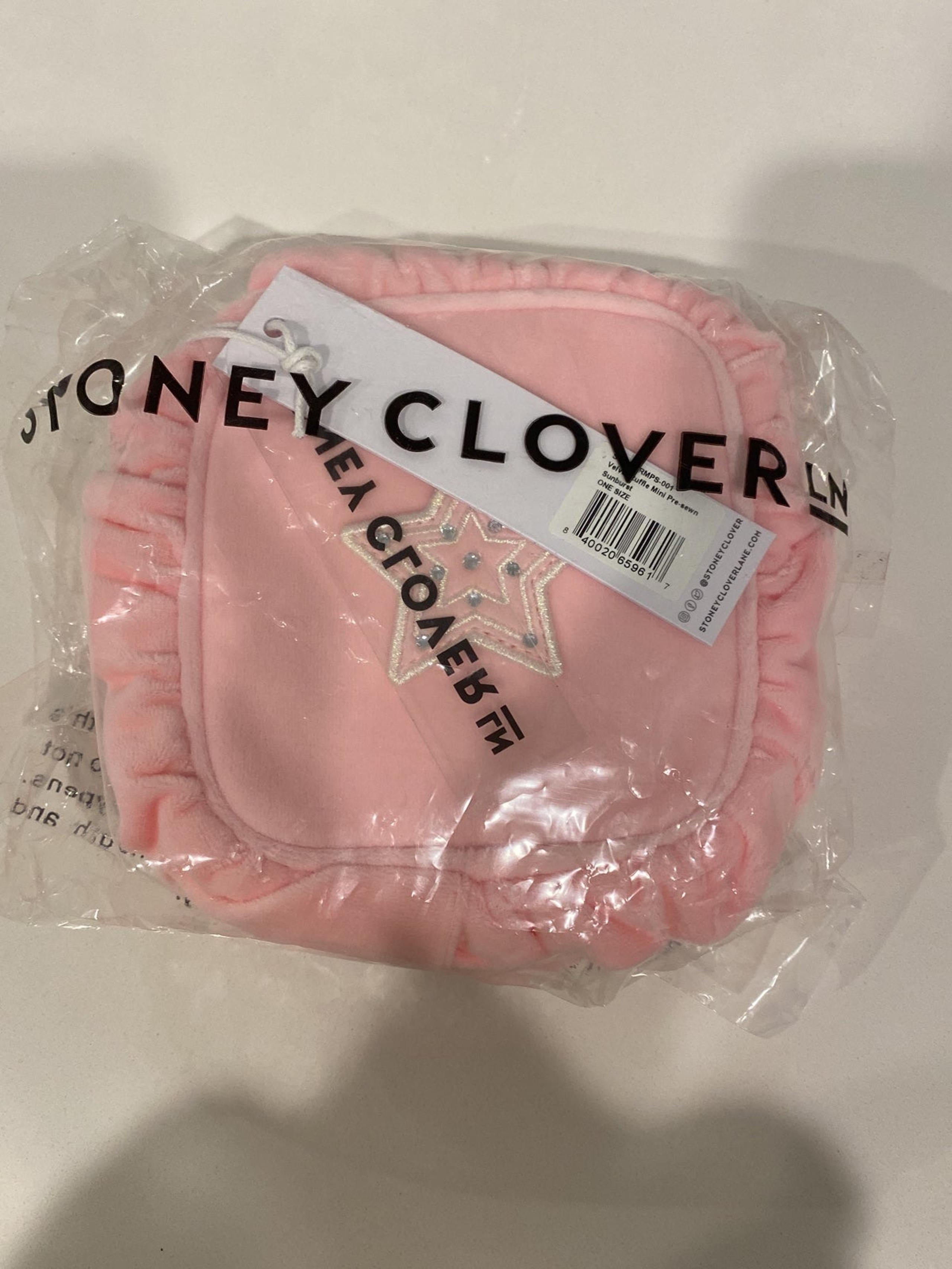 Stoney clover pouch