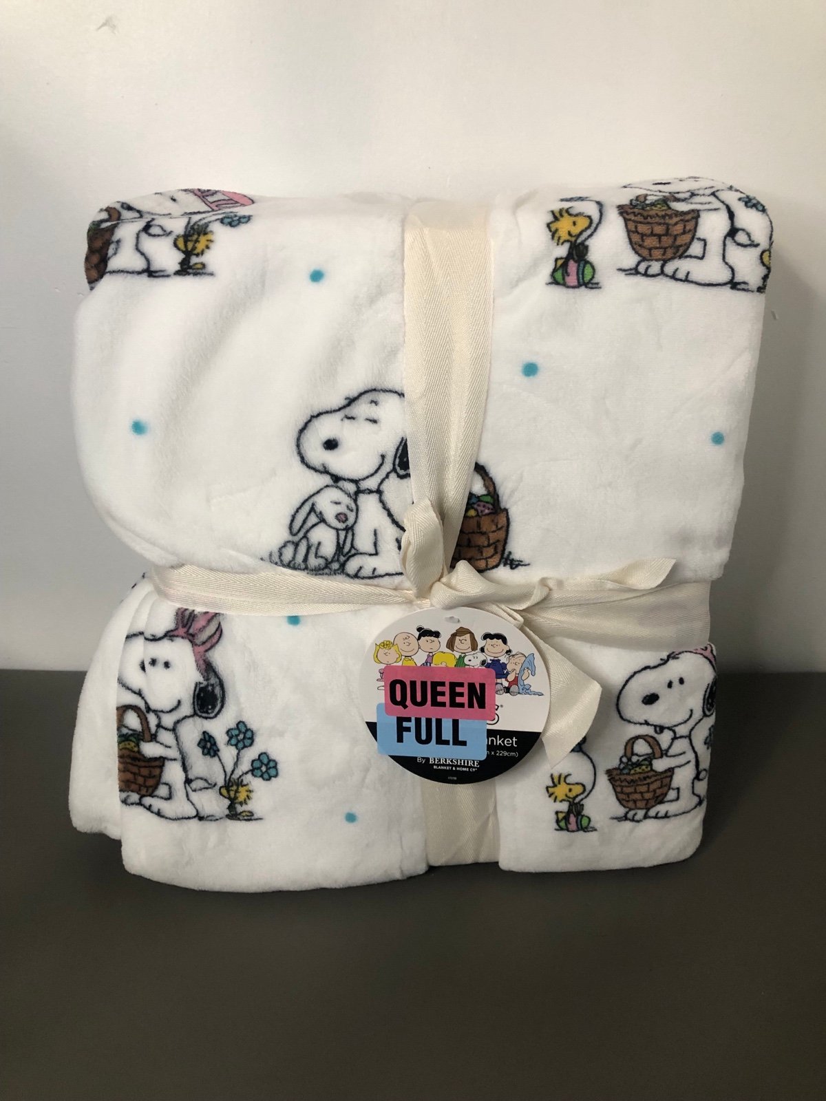 PEANUTS Snoopy and Woodstock White Easter Full/Queen Blanket NWT