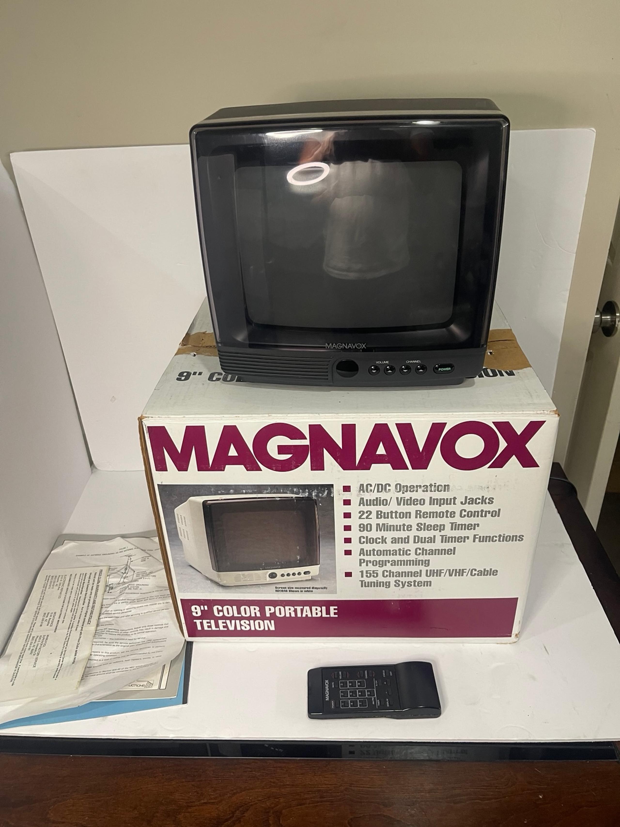 New 1993 Magnavox RD0945 C102 9" CRT TV Retro Gaming RCAs W Remote Color TV