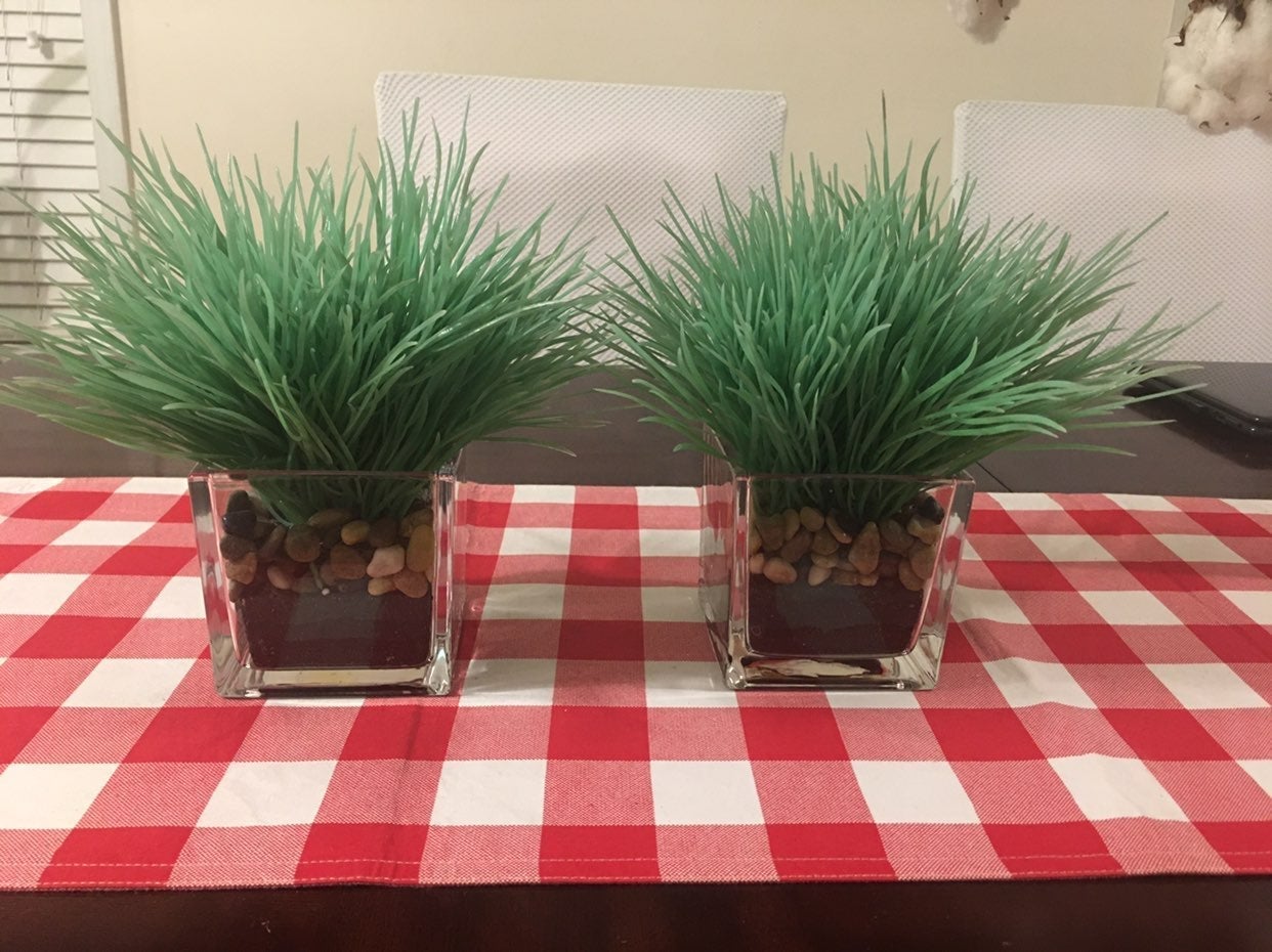 Grass arrangements with square glass