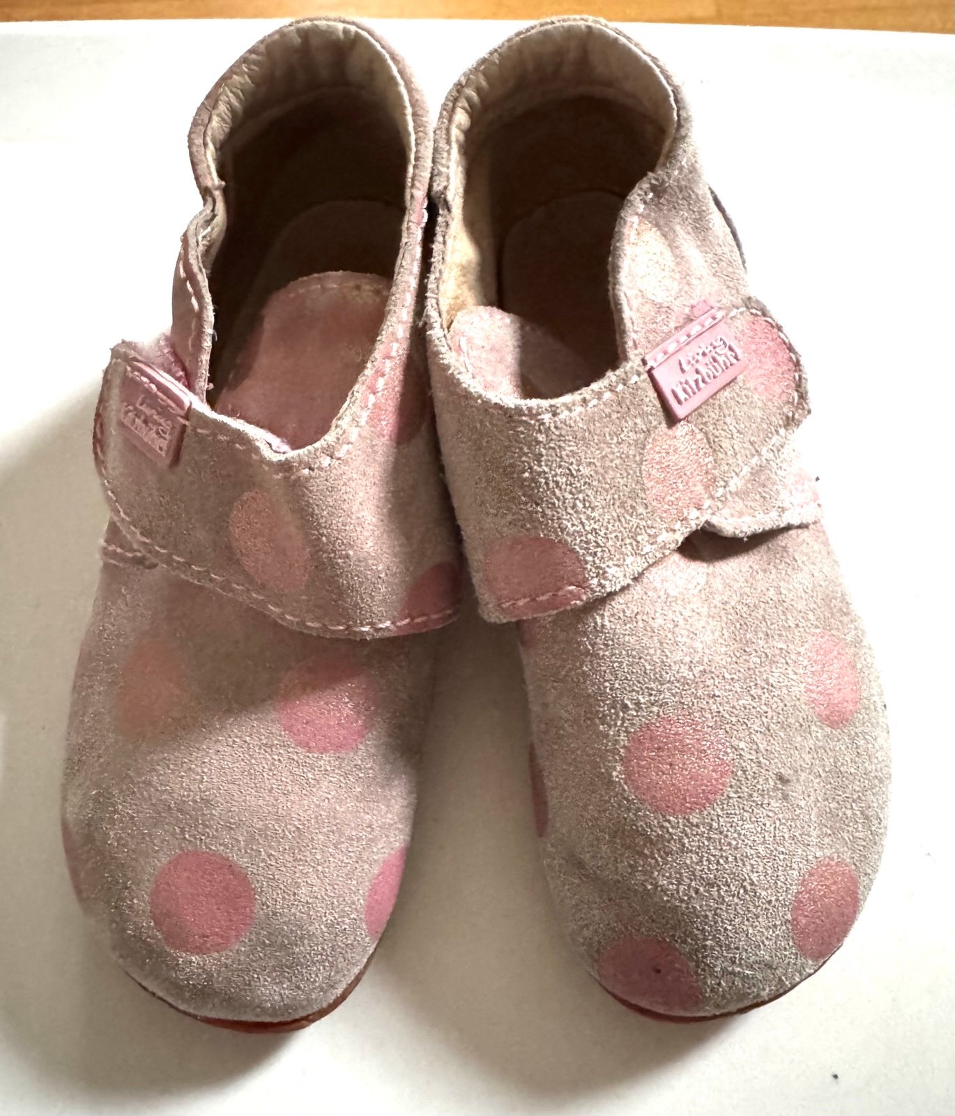 Light pink suede polka dot Living Kitzbühel slipper shoes • size 26/9.5 toddler