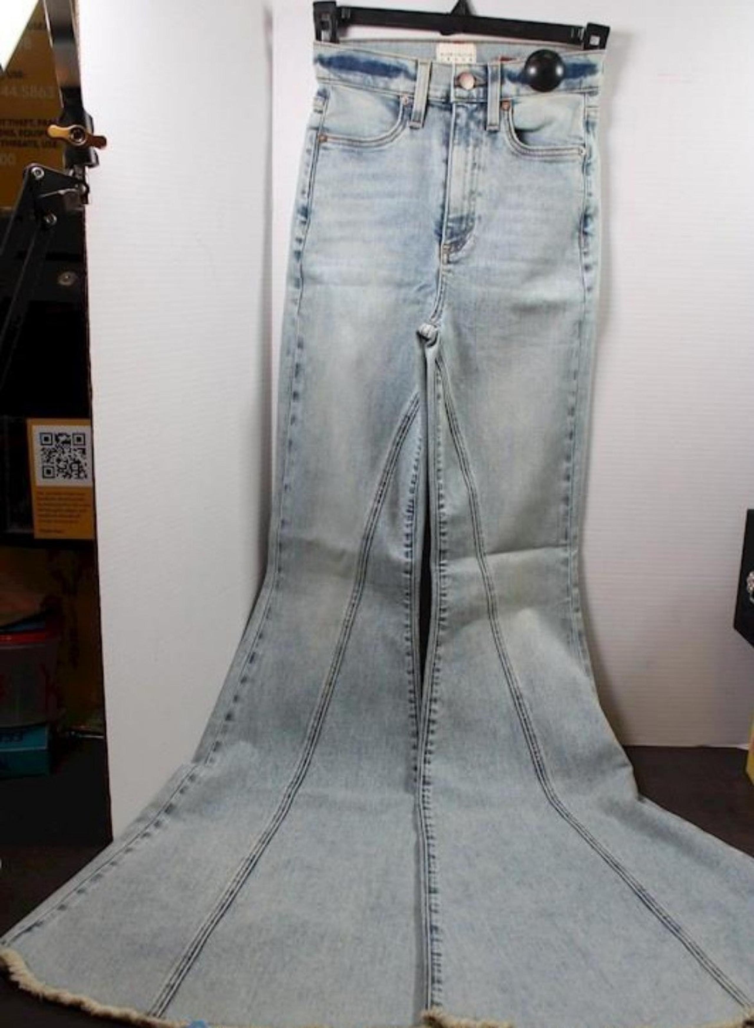 Women`s Alice + Olivia Denim Flare Jeans 24