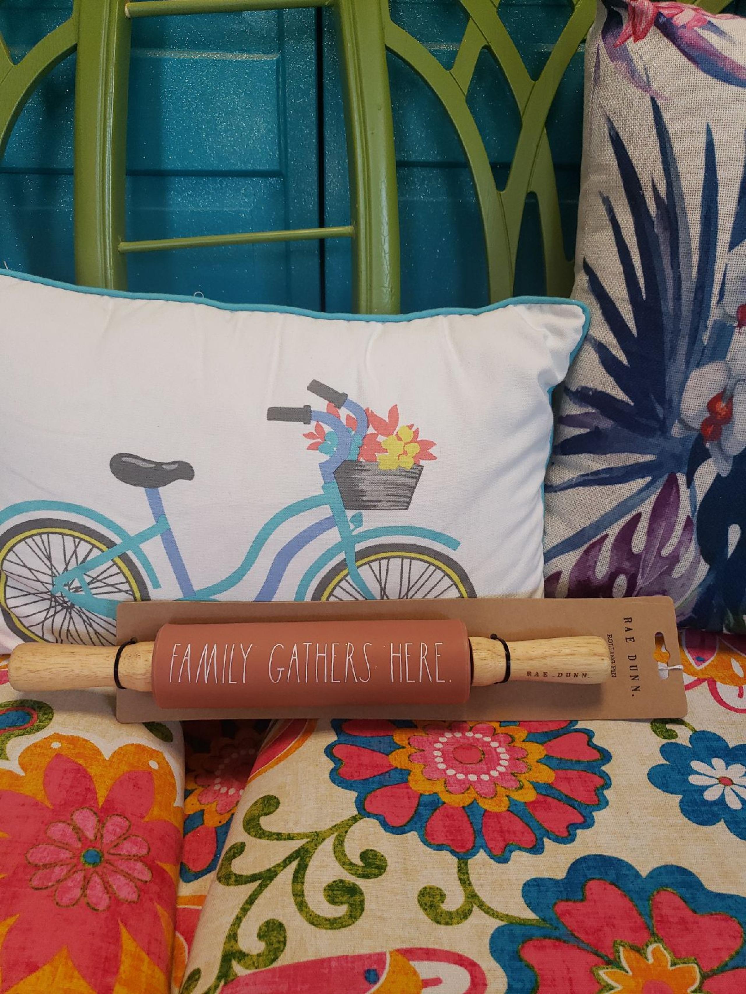 Rae Dunn FAMILY GATHERS HERE Silicone Rolling Pin