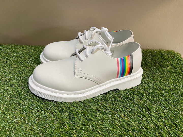 Doc Dr. Martens 27522 Pride Rainbow Oxford White Smooth Leather Shoes Womens 6