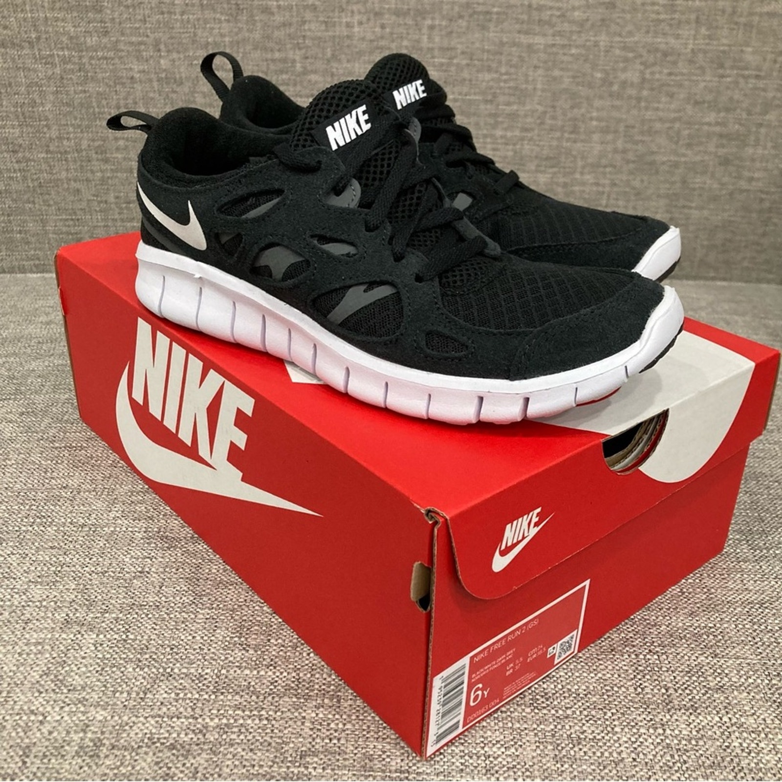 NIKE FREE RUN 2 (GS) size 6Y NWOT include box