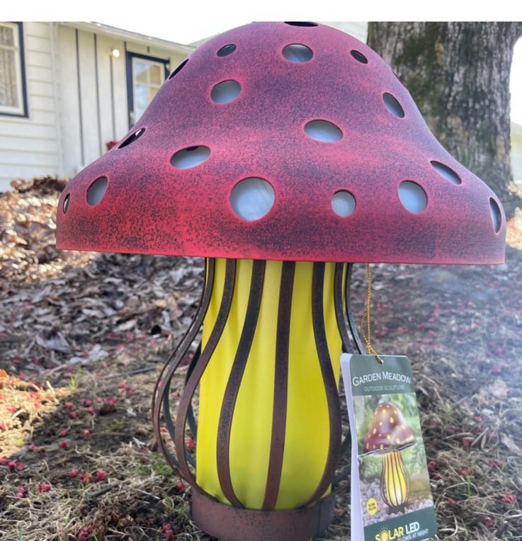 mushroom　0705 NWT 13.5 in. Solar LED Powered Metal Spring Mushroom Garden