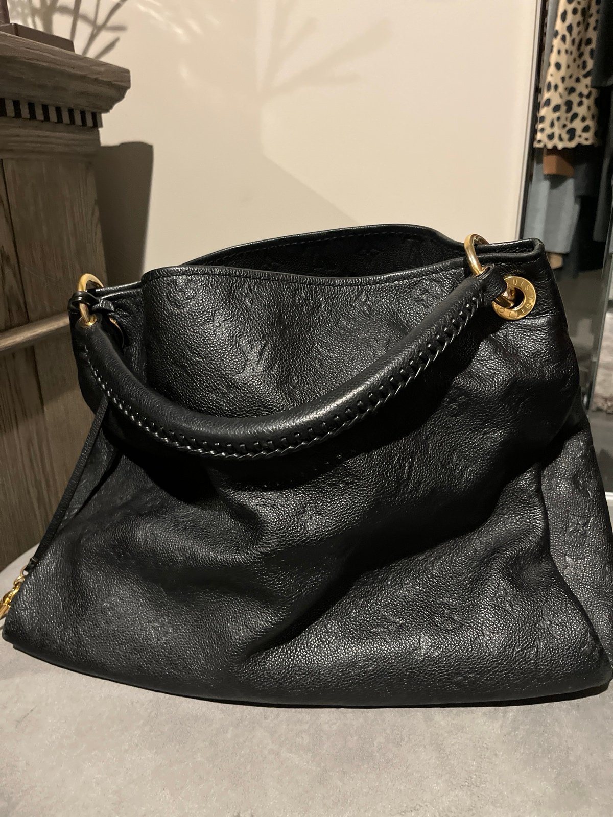 Hand or shoulder bag. Very spacious multi pockets. Leather.