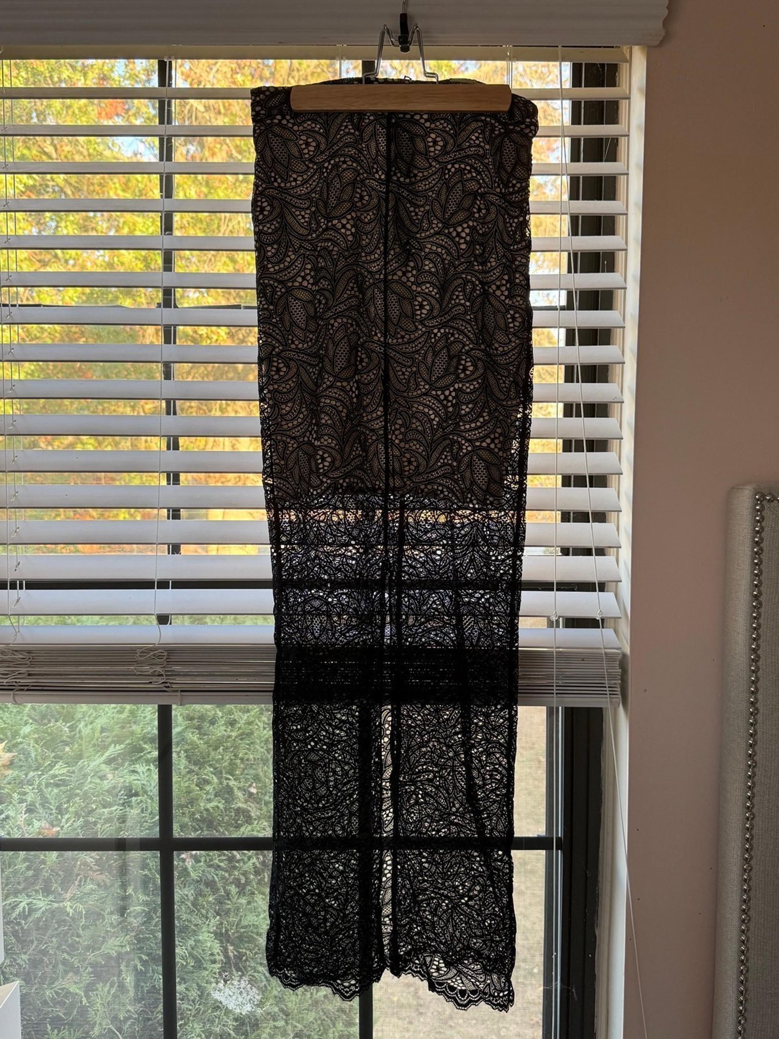 Alice + Olivia Iyanna Stretch-Lace Midi-Skirt
