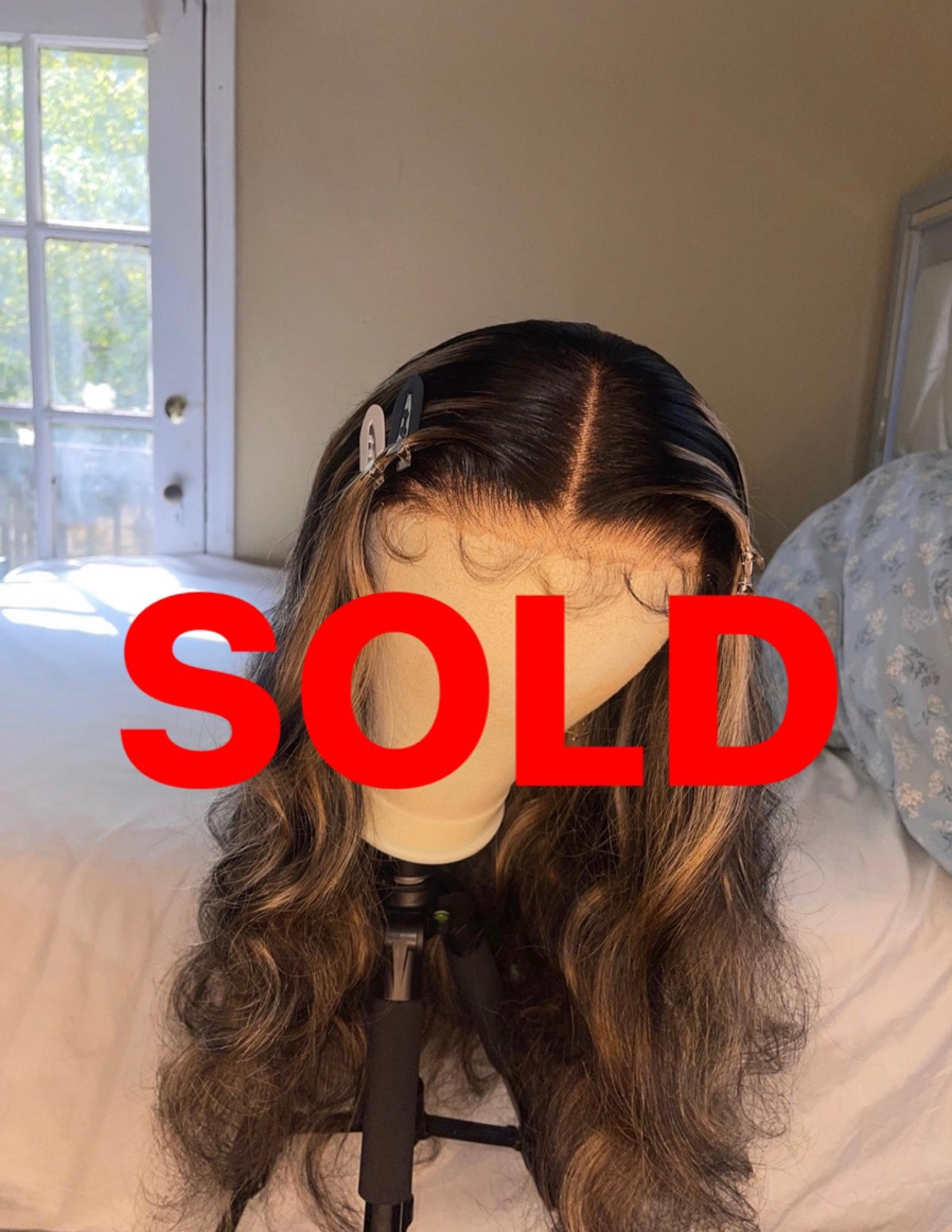 ‼️SOLD ‼️‼️‼️‼️GORGEOUS 30” balayage lacefront wig