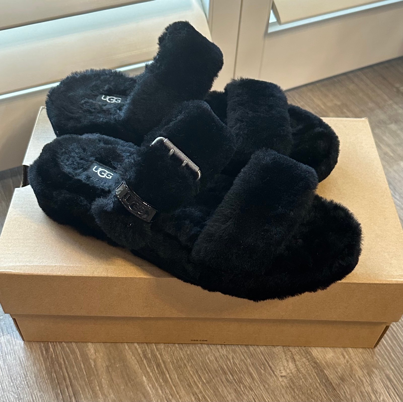 UGG UGG Fuzz Yeah Size 9