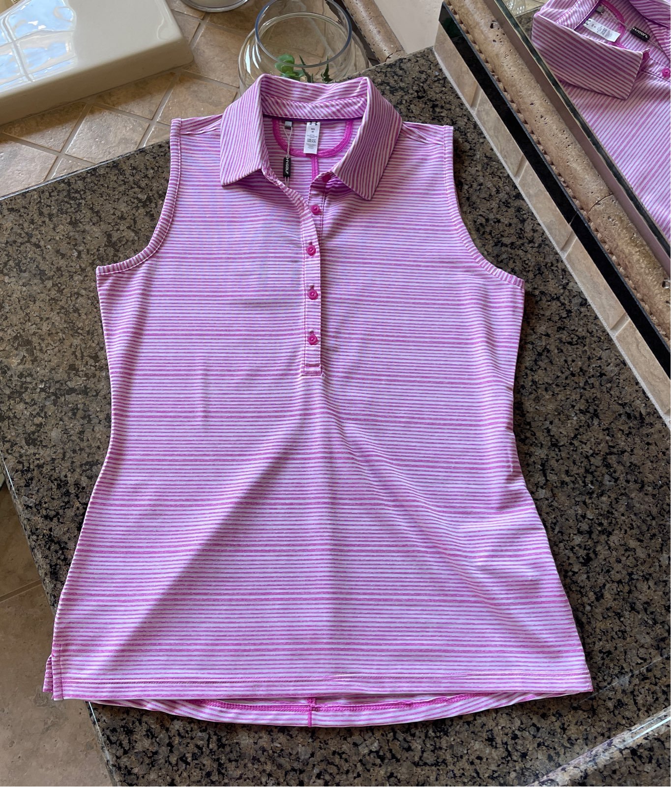 NWT Under Armour Golf Top M