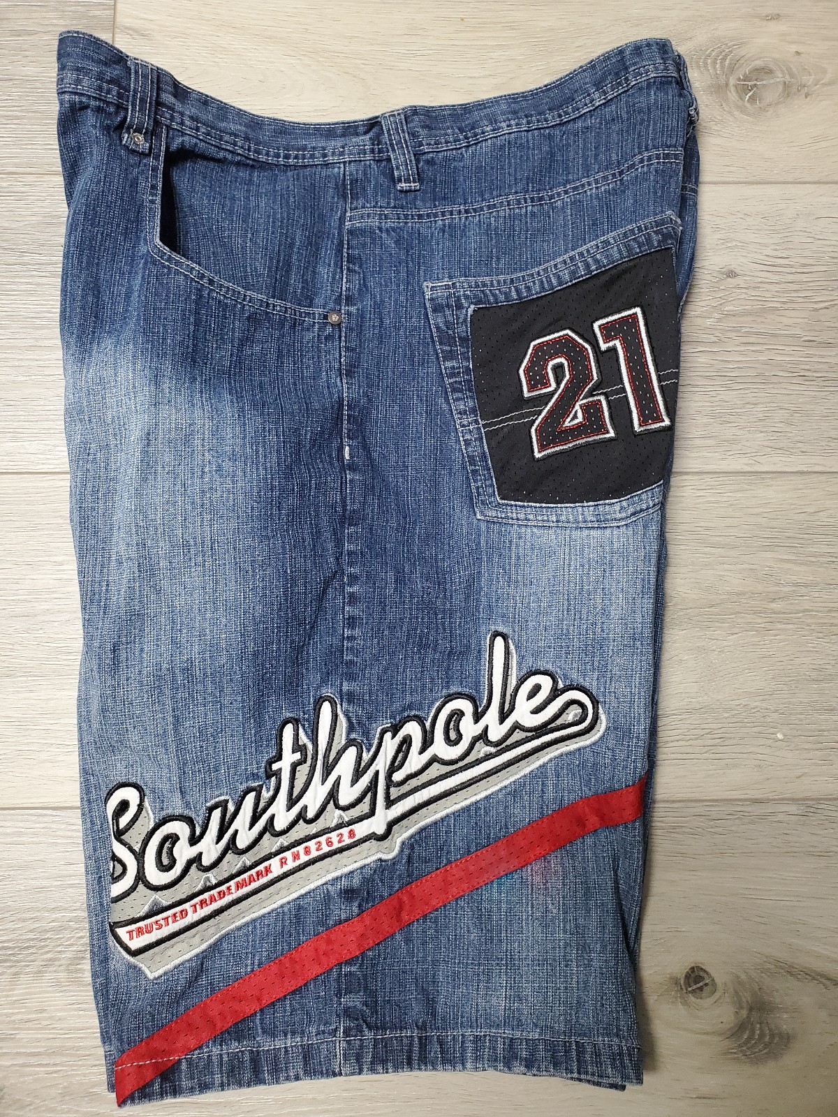 Men's SOUTHPOLE denim shorts - 42 waist- EUC > FREE SHIPPING
