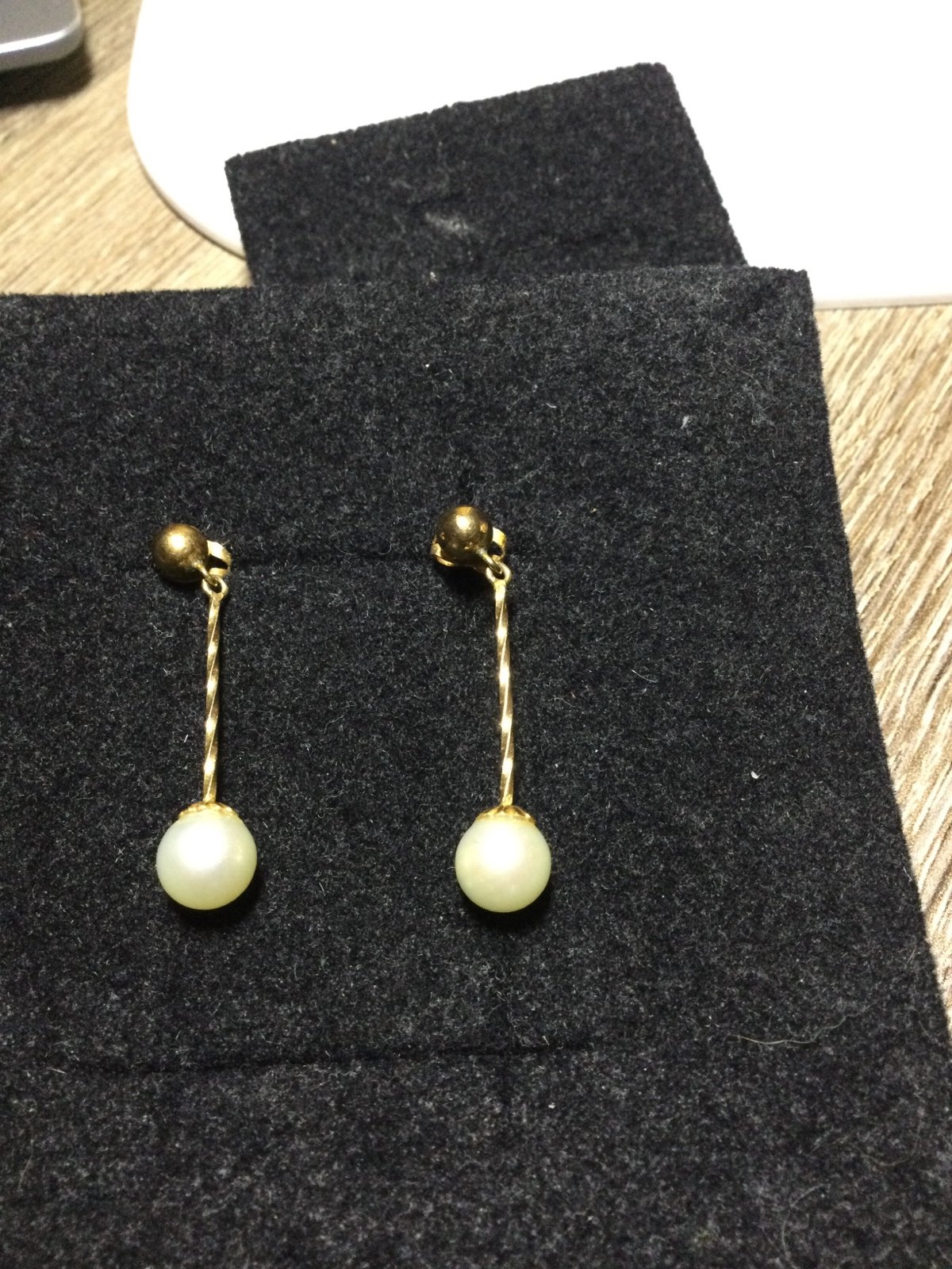 14KT YELLOW GOLD POST DROP TWISTED DESIGN PEARL EARRINGS