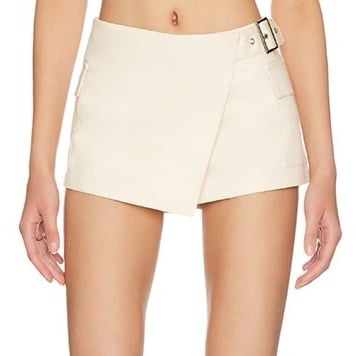 Superdown Georgia Cargo Skort in Beige