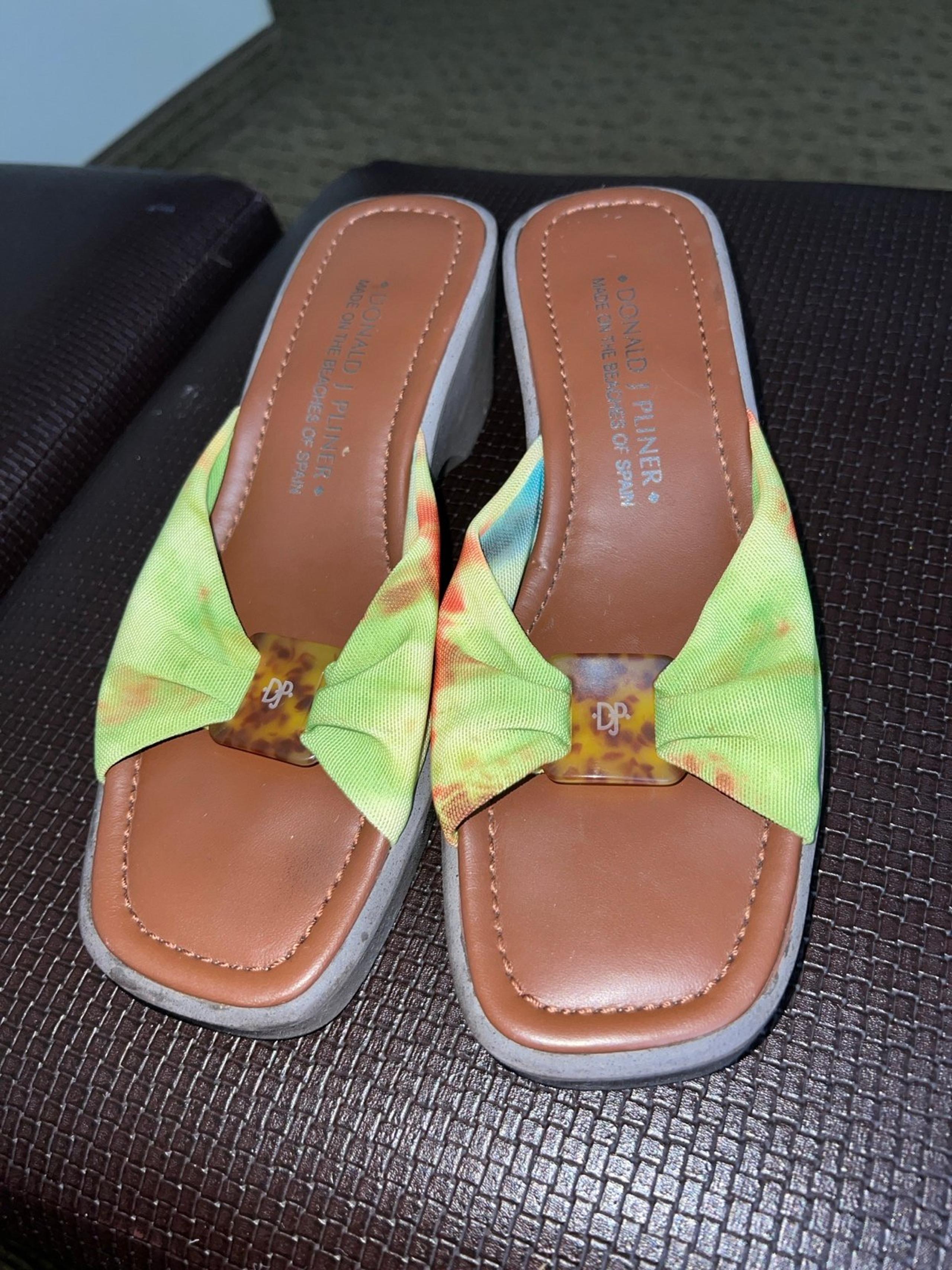 Womens vintage Donald J Pluner wedge sandal size 7.5 SB14