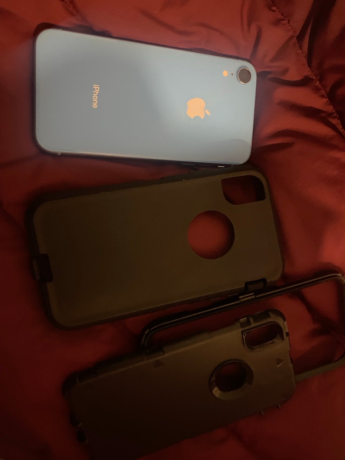 Iphone xr 64 gb unlocked with case + charger