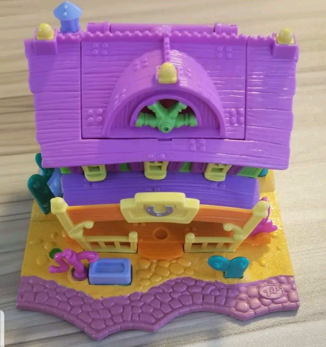 Polly Pocket - Light Up Horseshoe Saloon