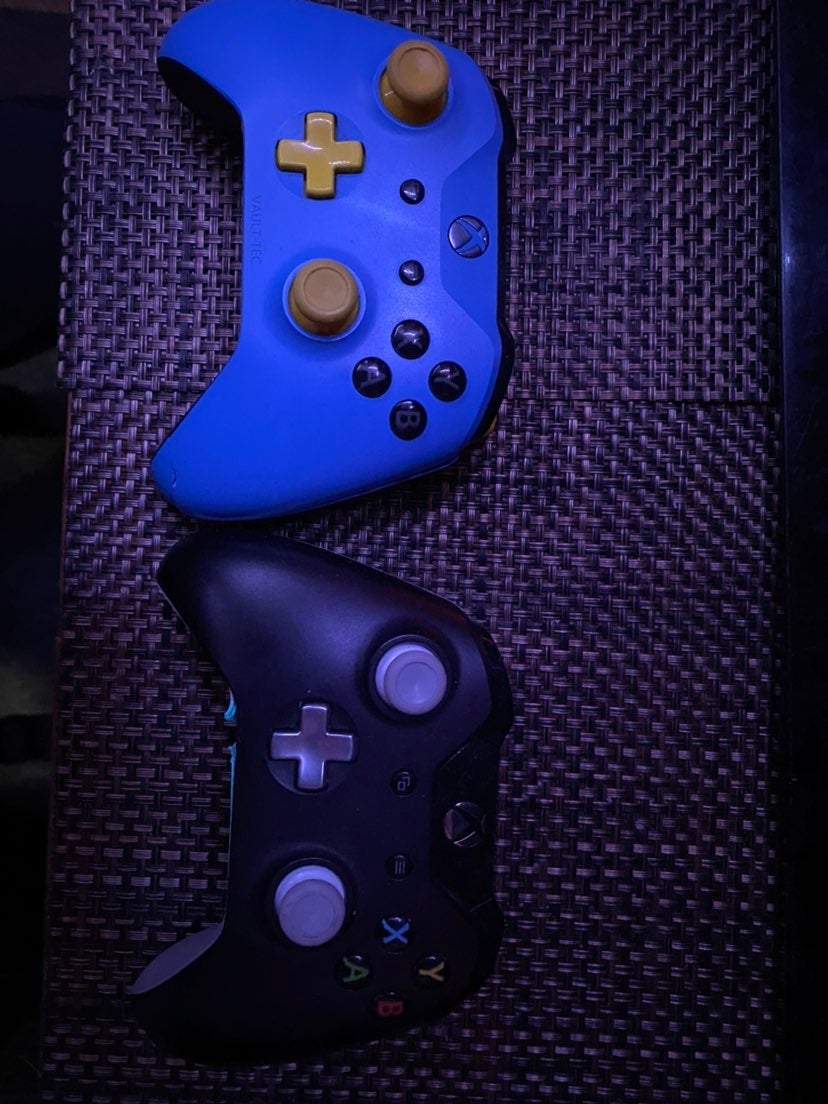 Custom Xbox One Controller Lot