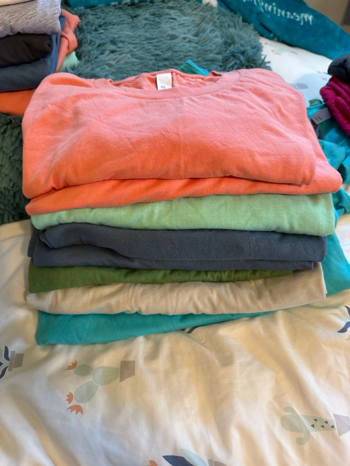 T-shirt bundle 9 XL Bella Canvas one is Gildan Hammer