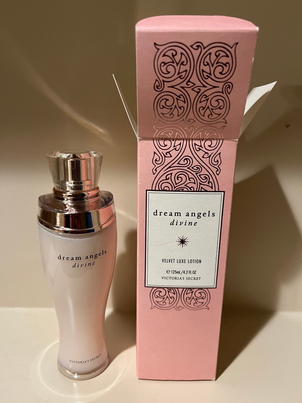 VICTORIA'S SECRET Dream Angels DIVINE VELVET LUXE LOTION 4.2 FL OZ RARE NEW