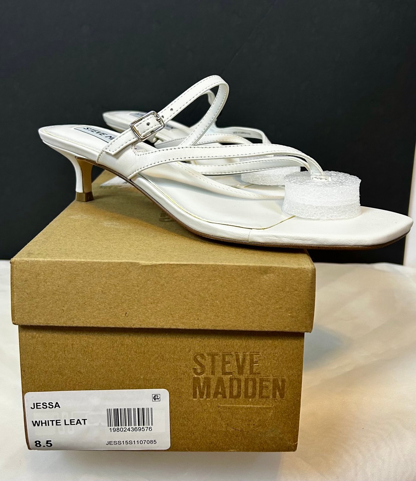 New Steve Madden Women's White Jessa Kitten Heeled Sandal / Size 8.5