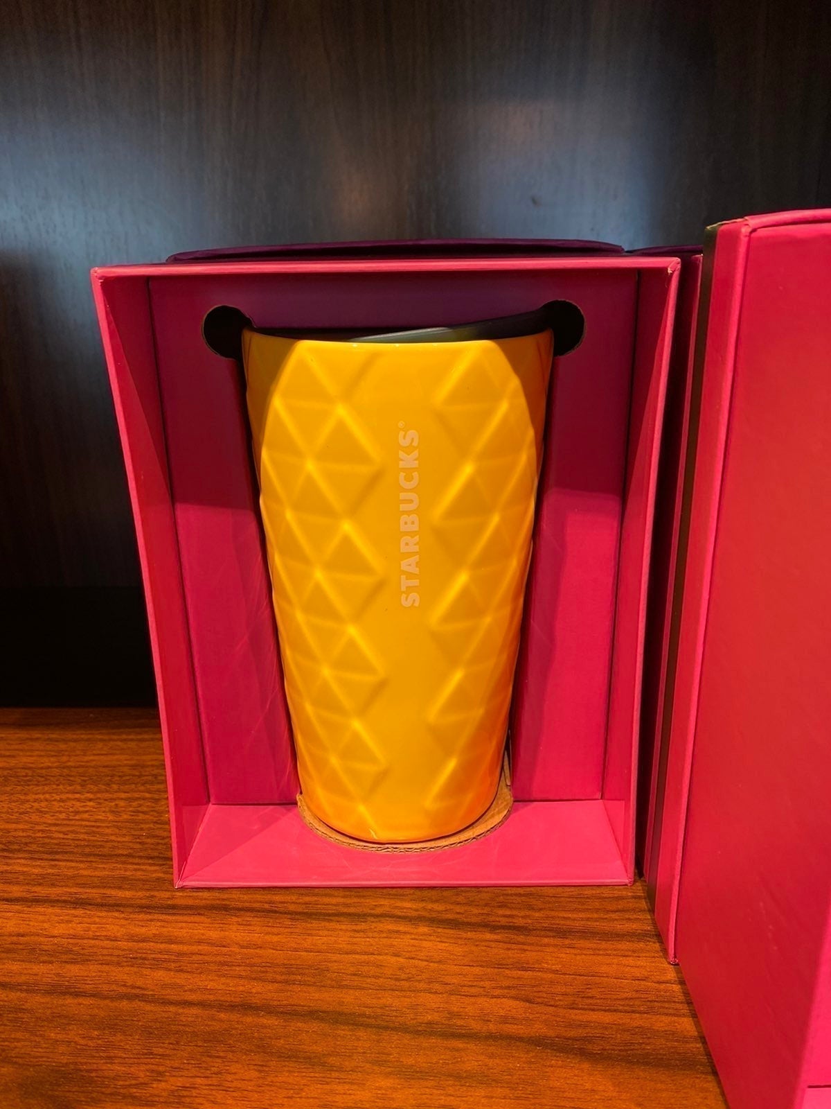 Starbucks-Hawaii Pineapple Ceramic