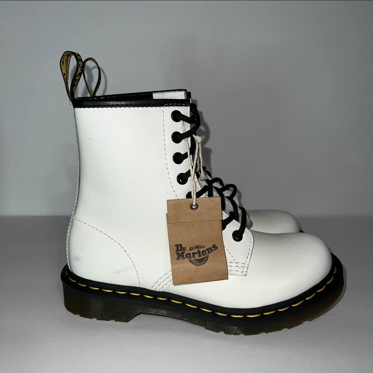 New Dr. Martens 1460 W Patent Leather Boots Women’s Sz 6 L - SMOOTH WHITE