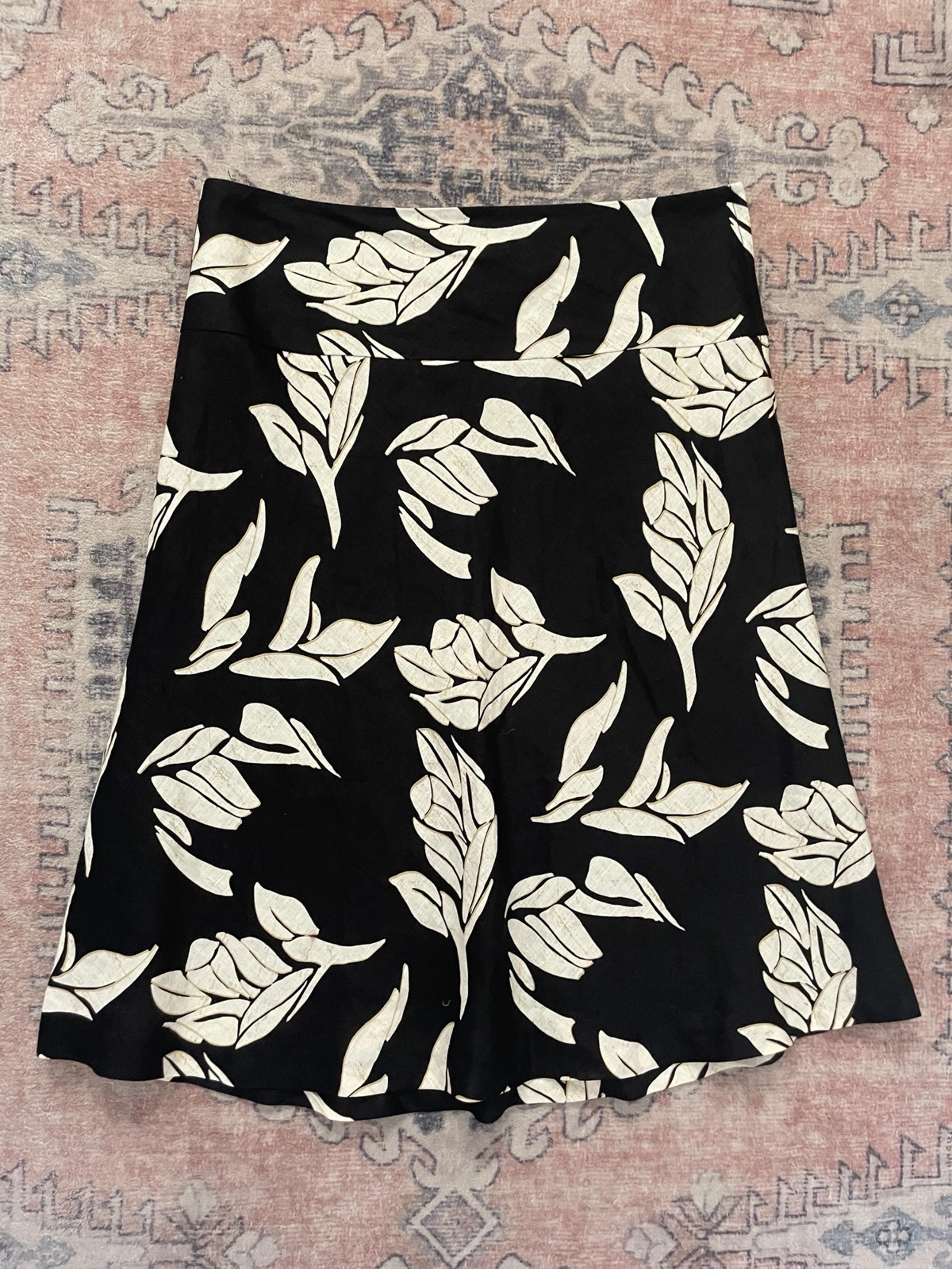 H&M NWOT Black Ivory Floral Linen Classic Coastal Preppy Midi Skirt Women’s 12