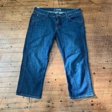 Hudson vintage dark wash size 30 cropped jeans