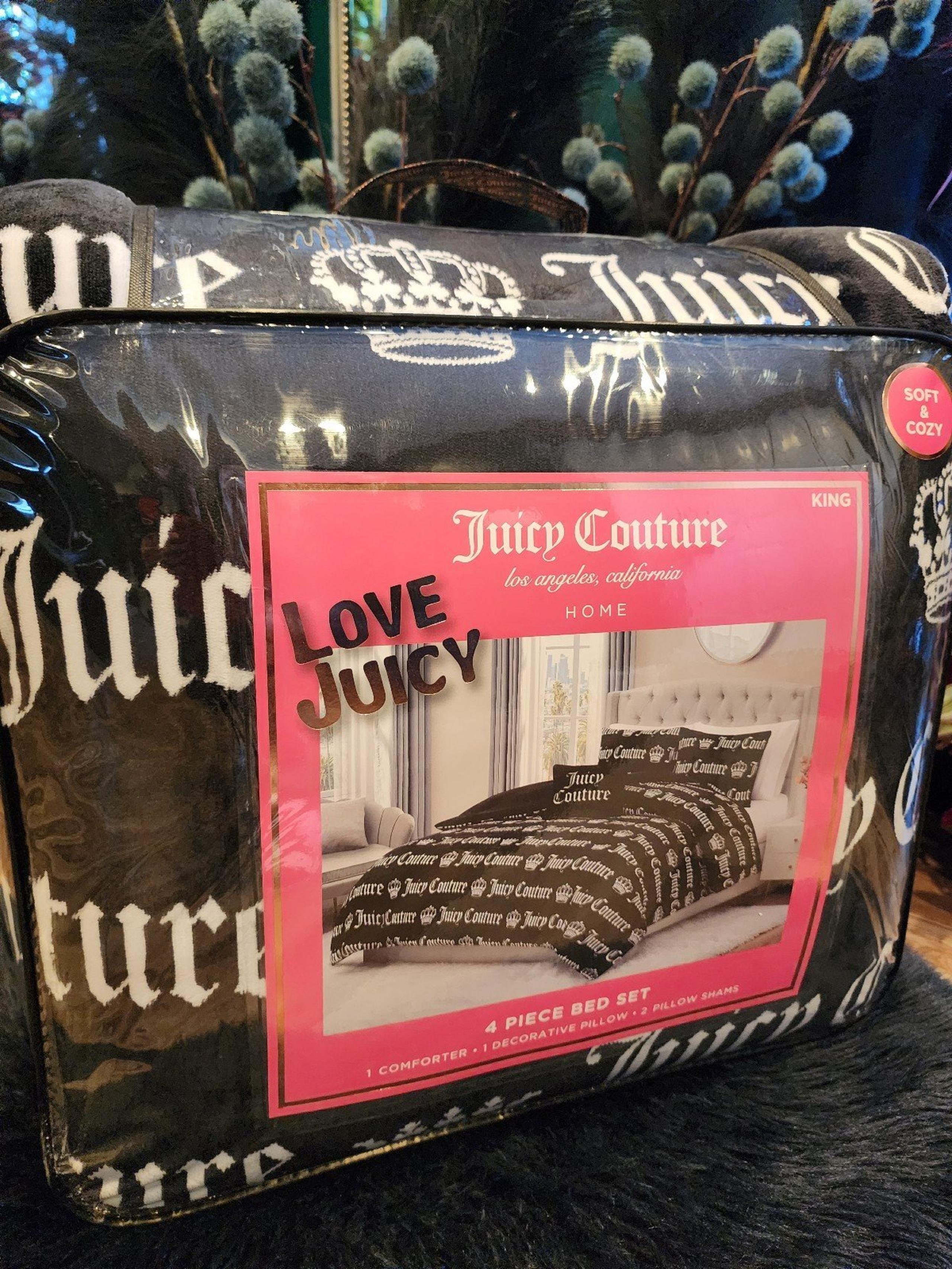 Juicy Coulture  king 4 Piece Black/White Print bed set
Soft&Cozy