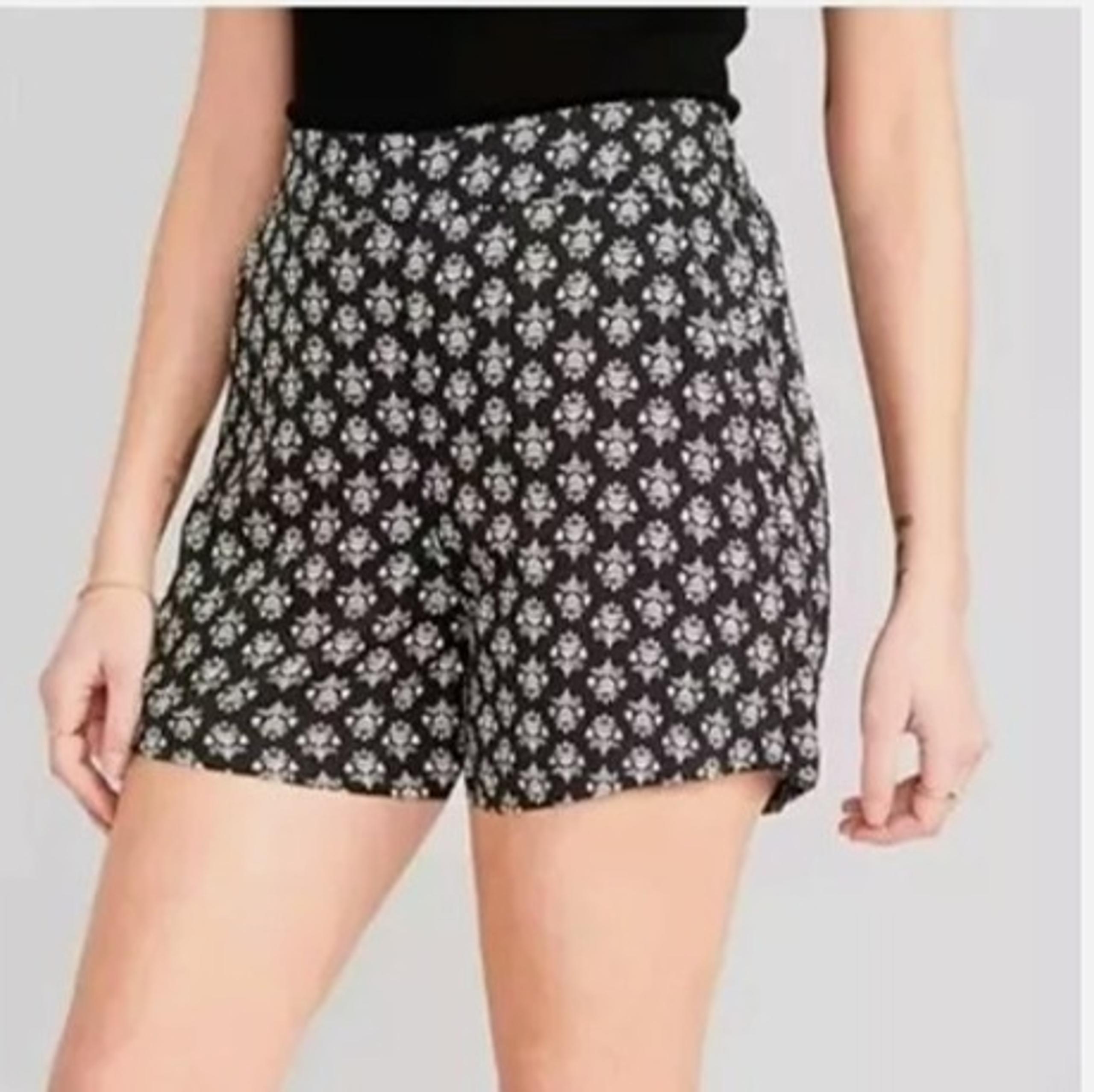 Old Navy - Women's - High Waisted Playa Shorts - Medium - Black Geometric