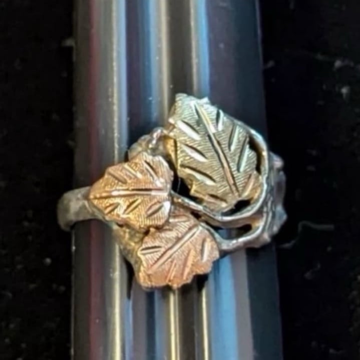 12k and sterling silver Black Hills Gold 3 leaves tri color size 4 - 4.25