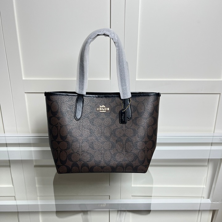 Coach classic C logo zipper shopping bag