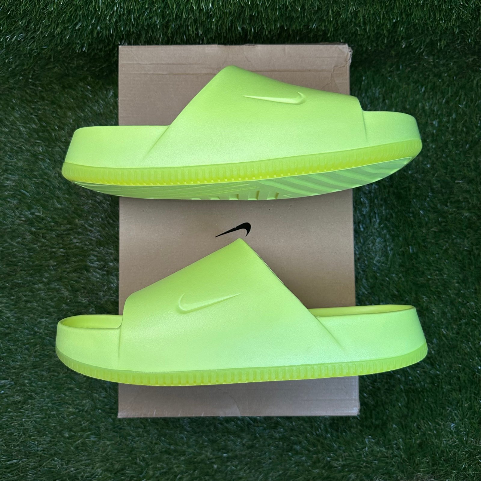 ★早期完売★【Nike】CALM SLIDE VOLT ★送料・関税込★ Amazon.com | Nike Calm Slide Womens Slide Size- 8, Smokey
