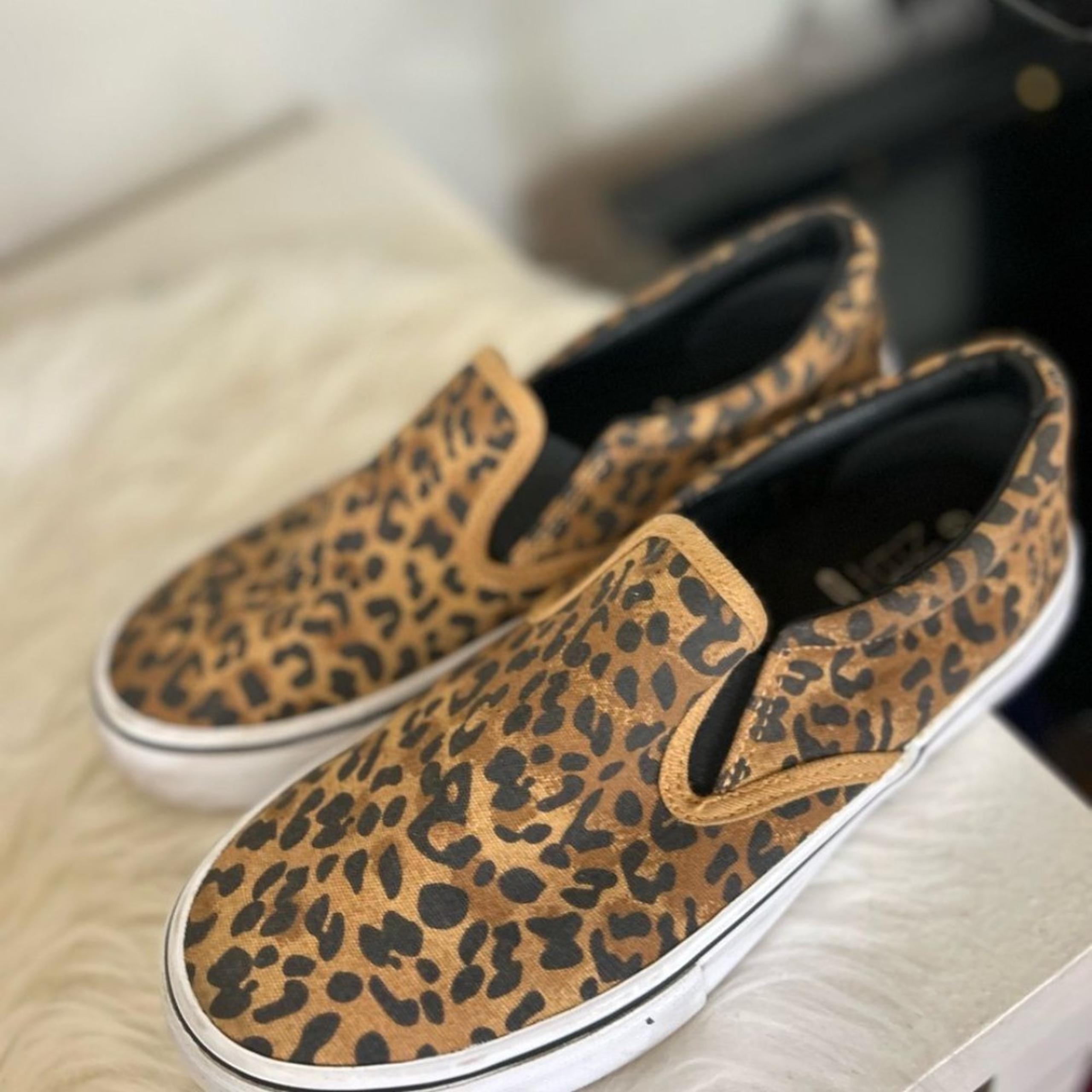 Time and tru Leopard Print Slip-On Sneakers 7