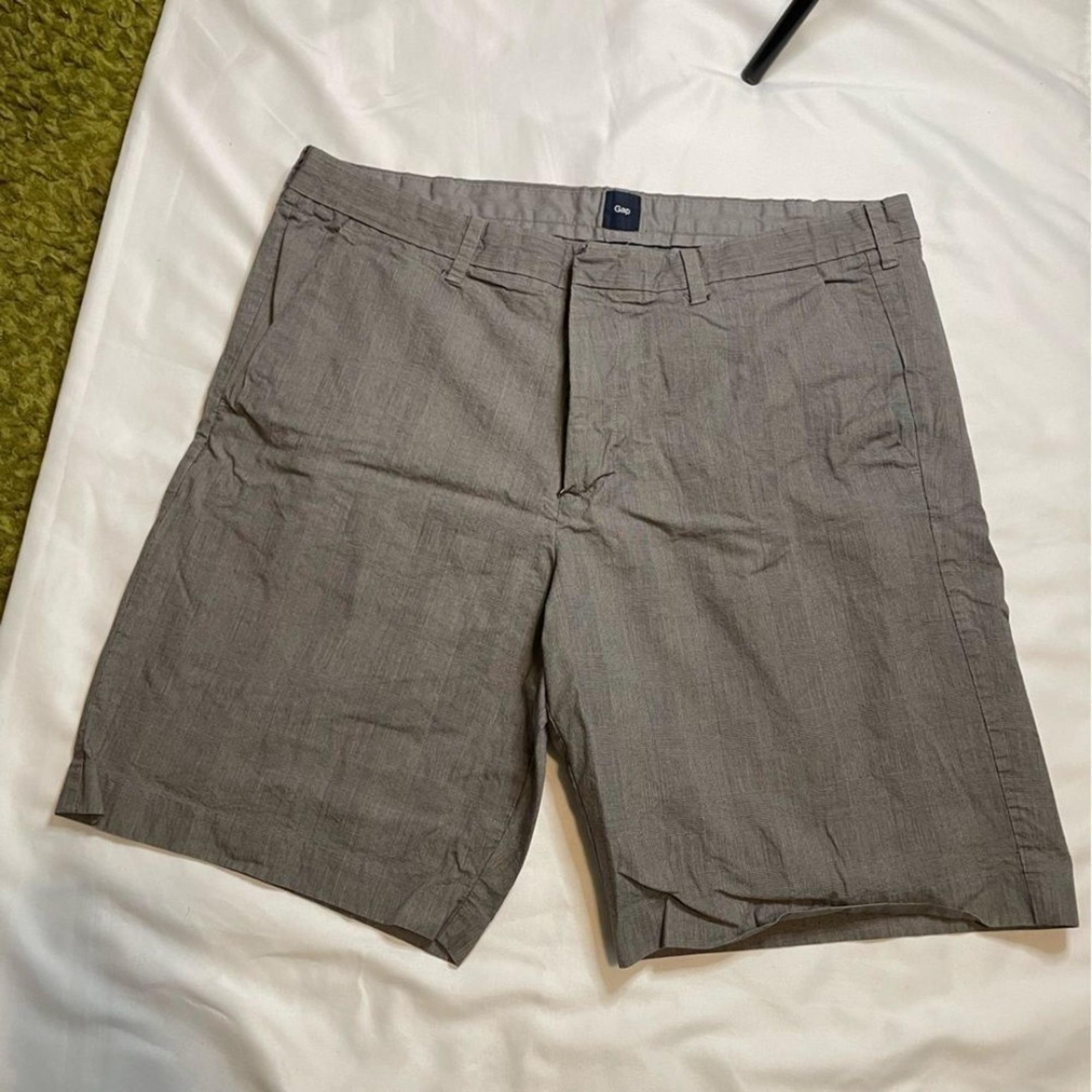Men’s Gap size 36 gray shorts
