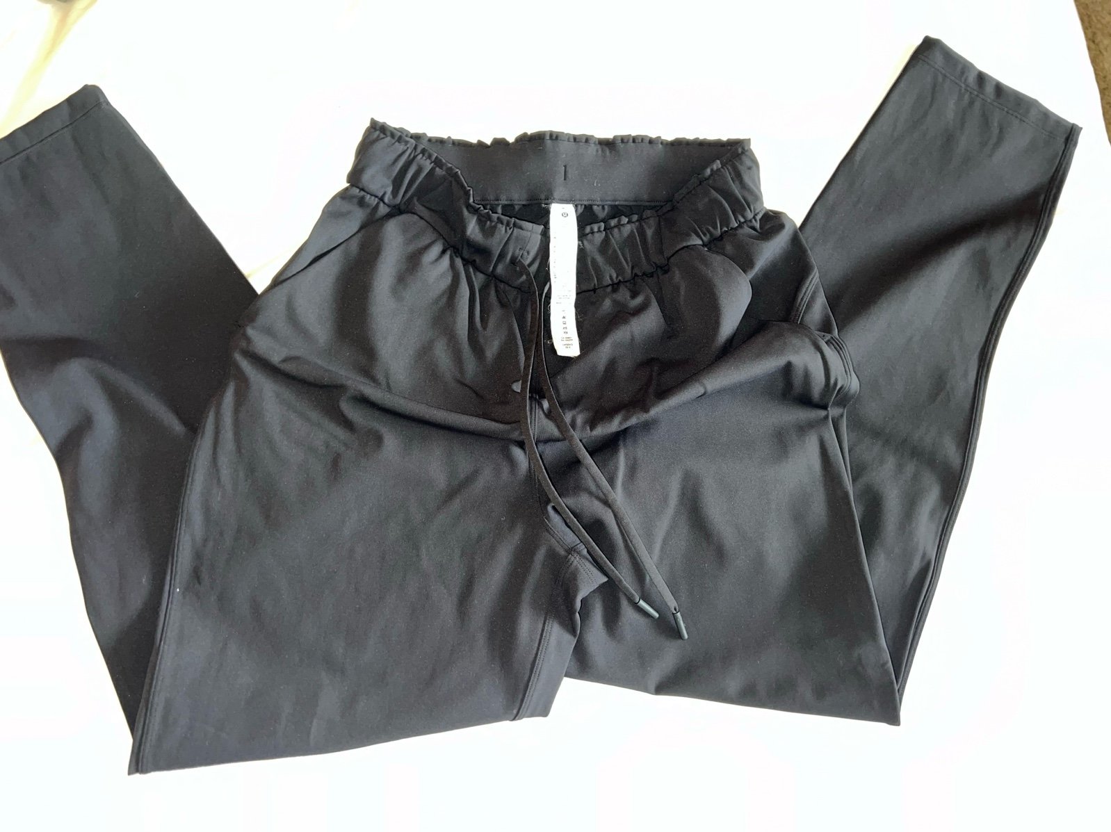 Lululemon black pants high waisted size 6