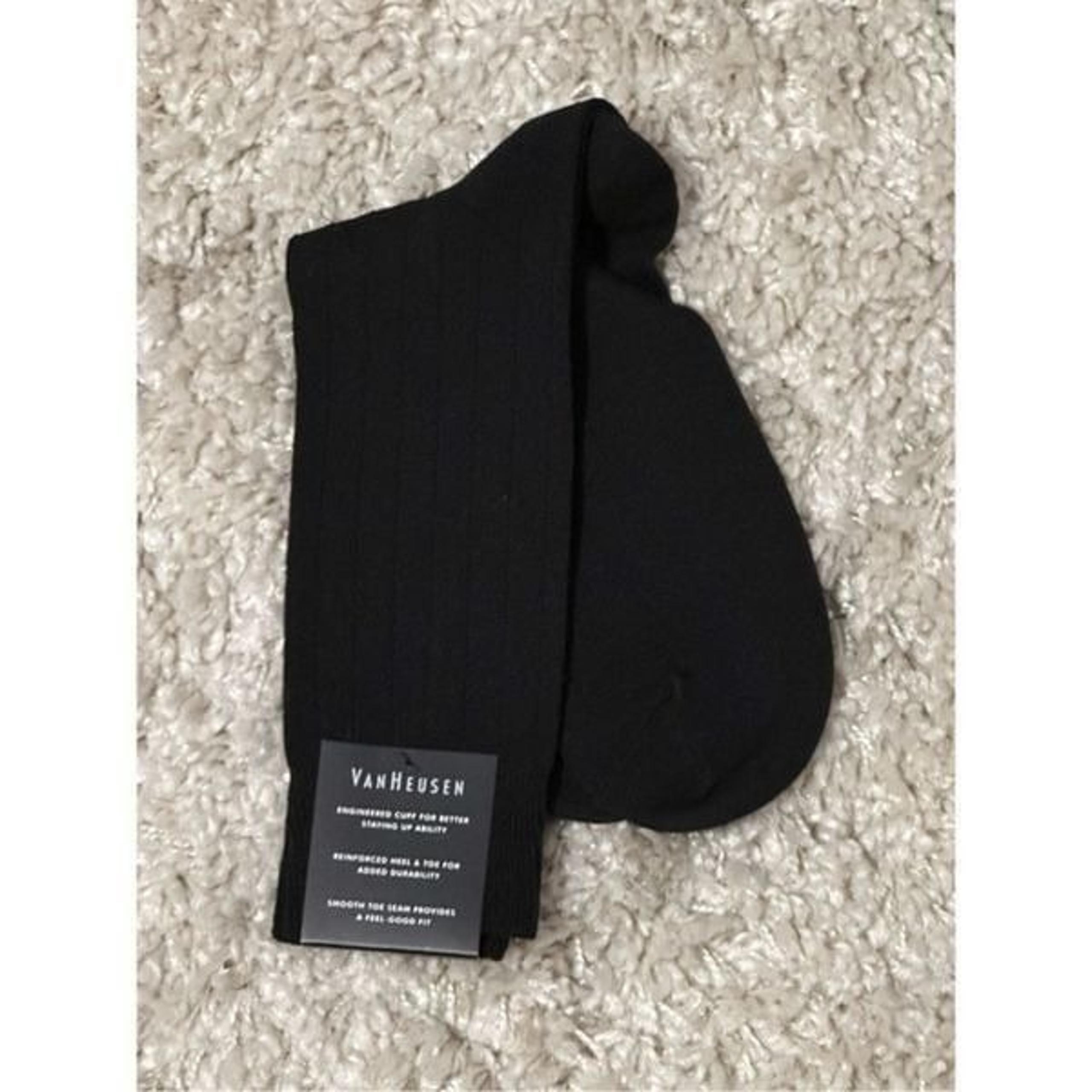 New with tags Van Heusen Mens Black Dress Socks Size 6-12.5 black