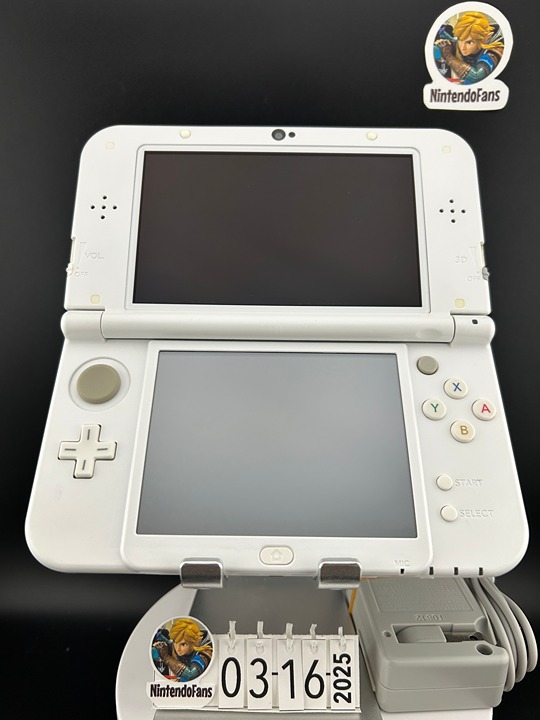 New 3DS XL White w 128GB SD Card/Good/ 5337/ US Seller Consoles