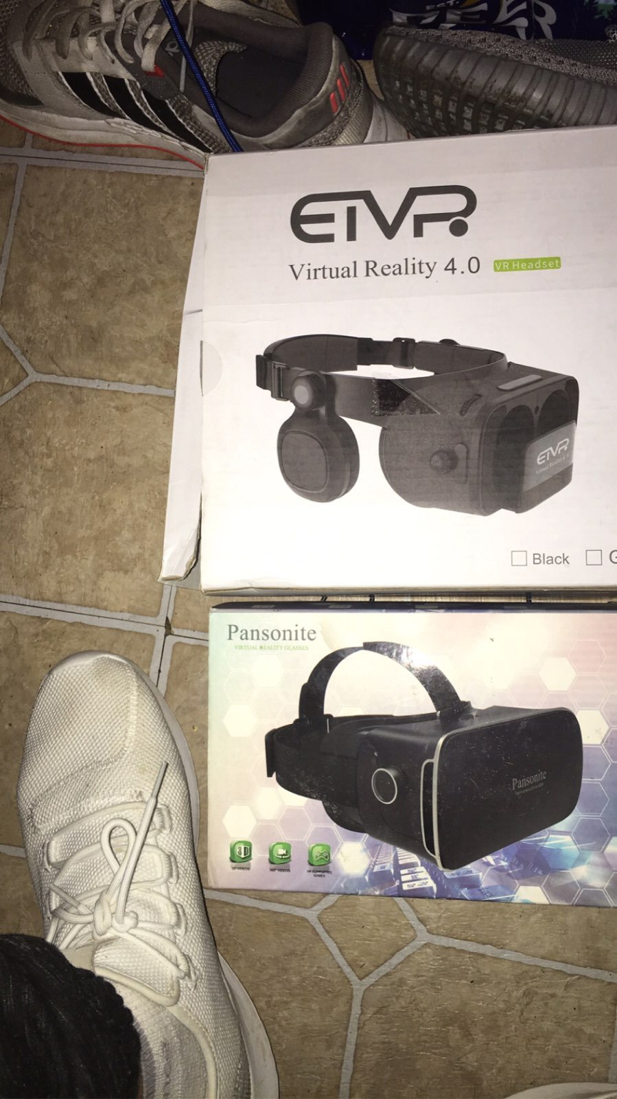 2 vr headsets
