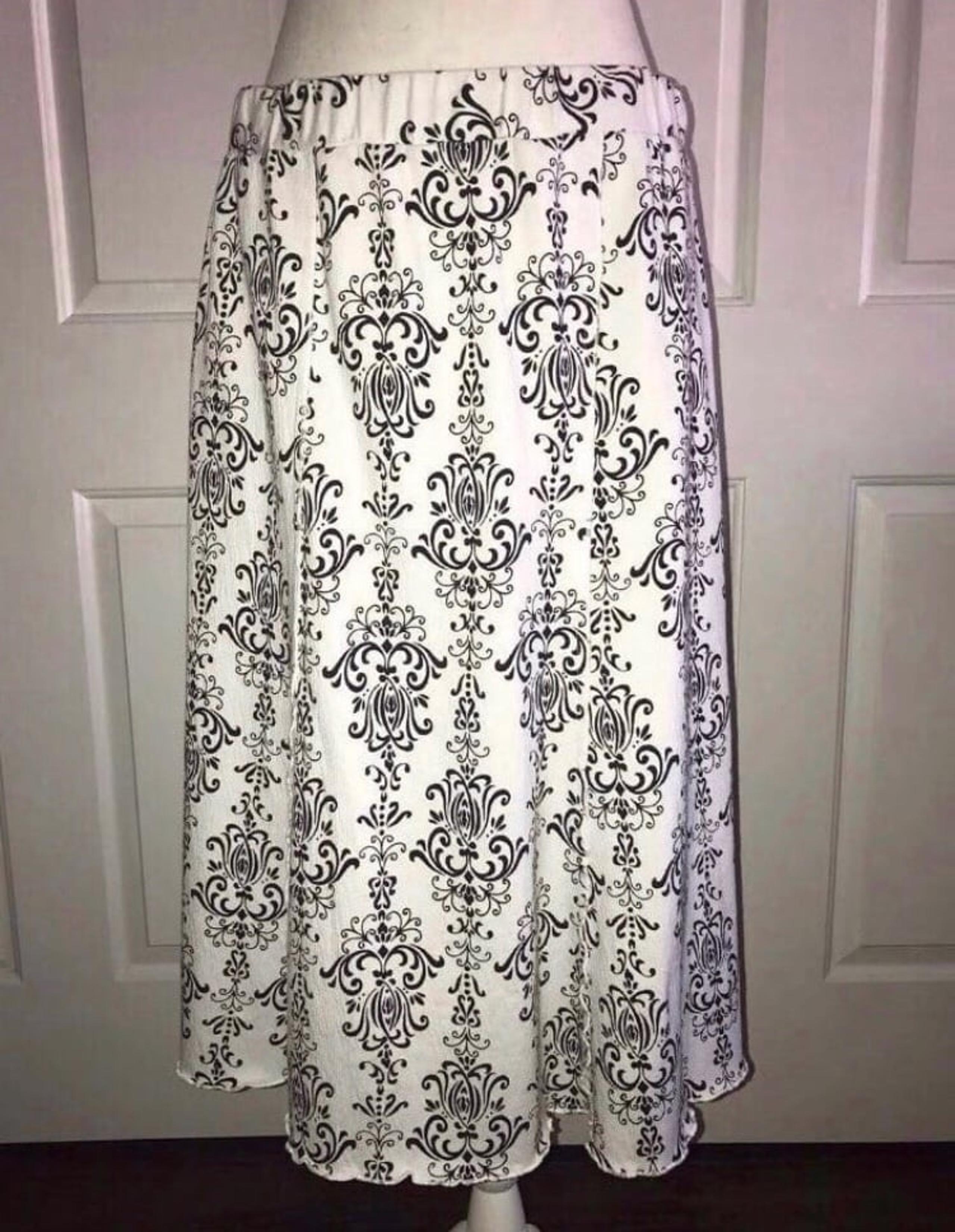 Women’s Requirements Skirt Black and White A-Line Elastic Waist Band Sz Medium
