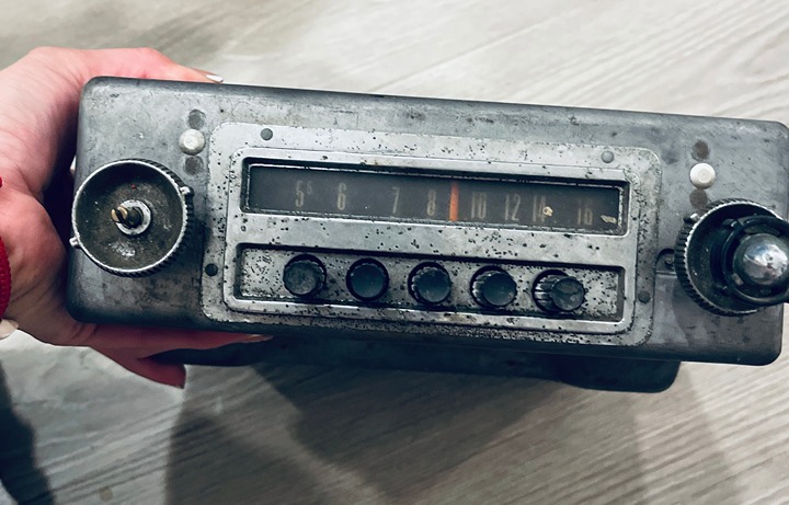 ford stereo 4bf-140545 push button am radio 9 amp 1950s vintage radio car parts